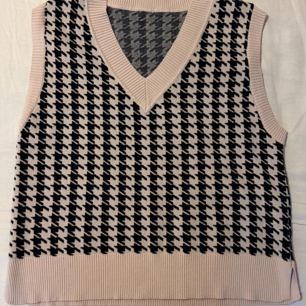 Houndstooth Swater Vest